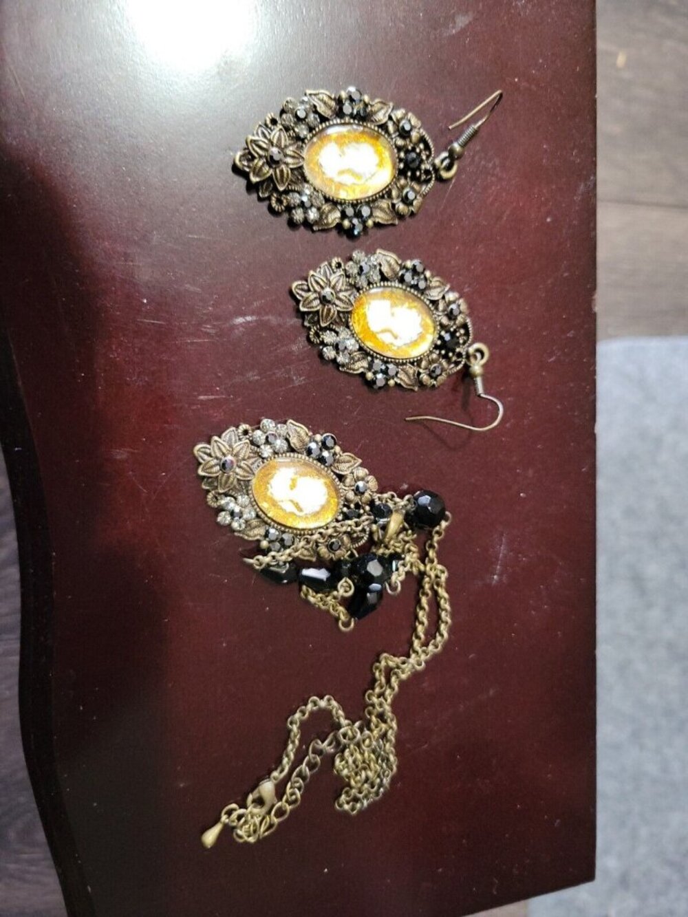 Necklace Earring Set Cameo Gold Glitter Black Clear Rhinestones Bronzed Metal